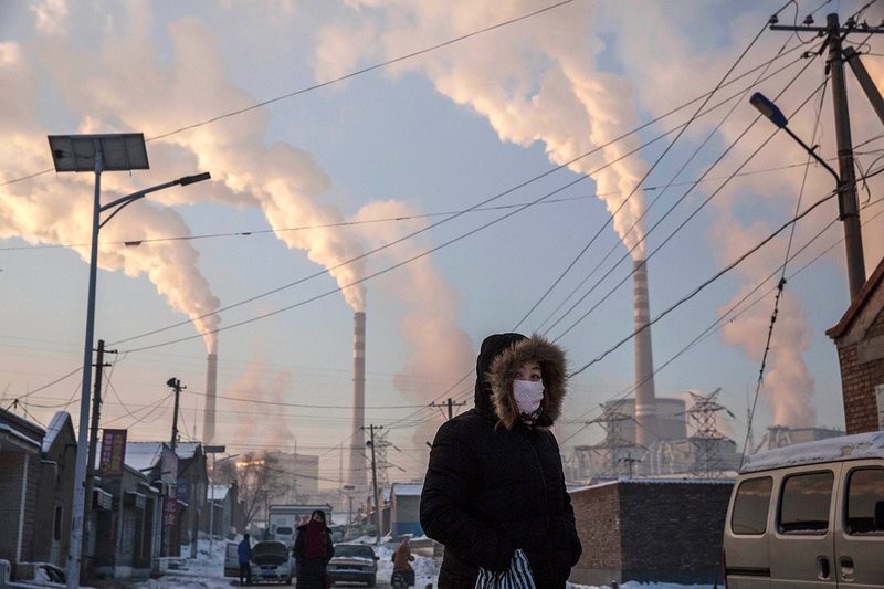 Illustration for article titled Photographs Capture What Life is Like in One of the World's Dirtiest Pits